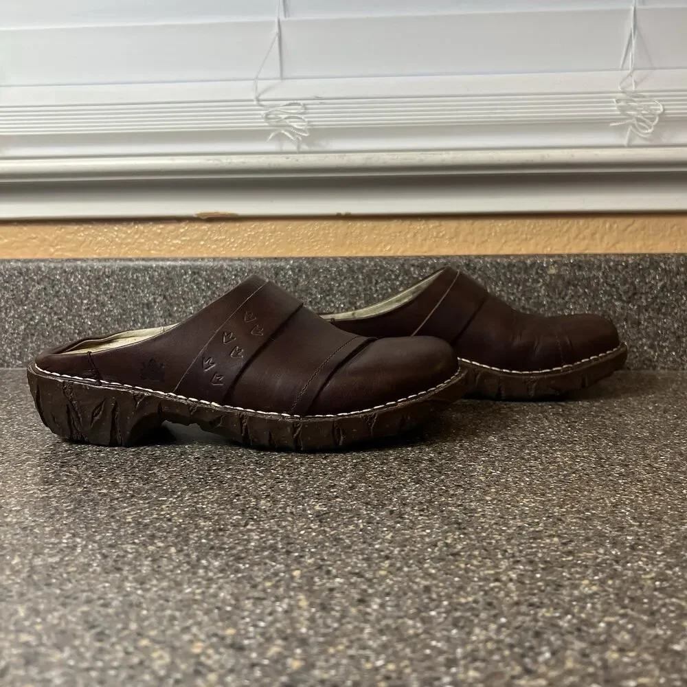 El Naturalista Brown Leather Slip On Mules women's Size EU 39 US 8.5 Clogs Spain